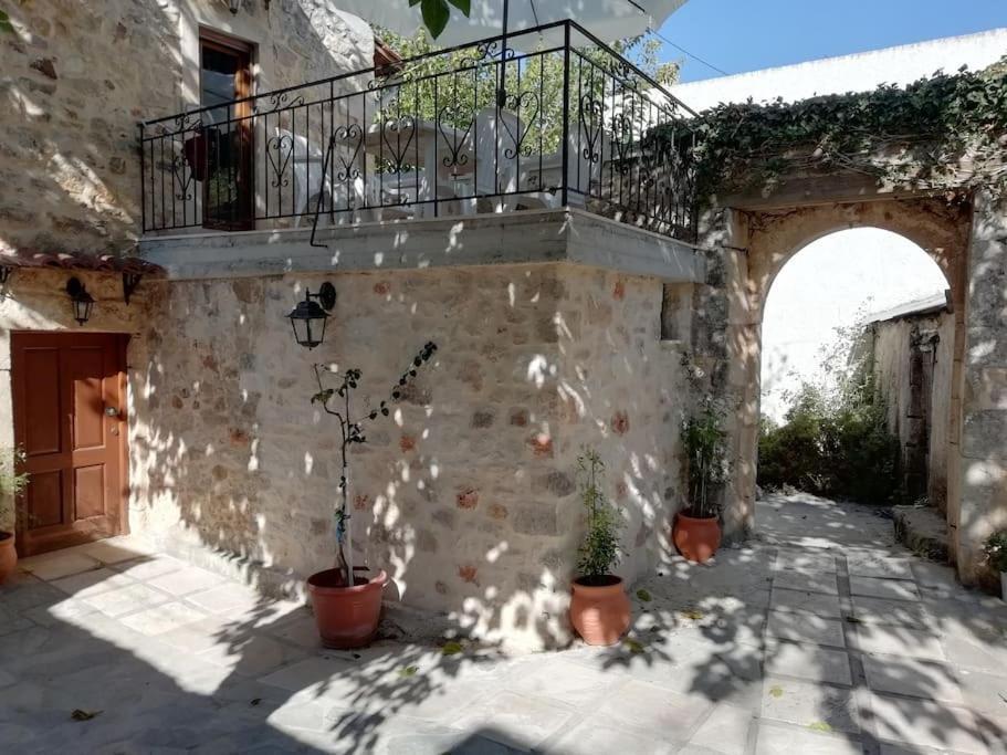 Villa Sofita With Tzakouzi Maroulás Exterior photo