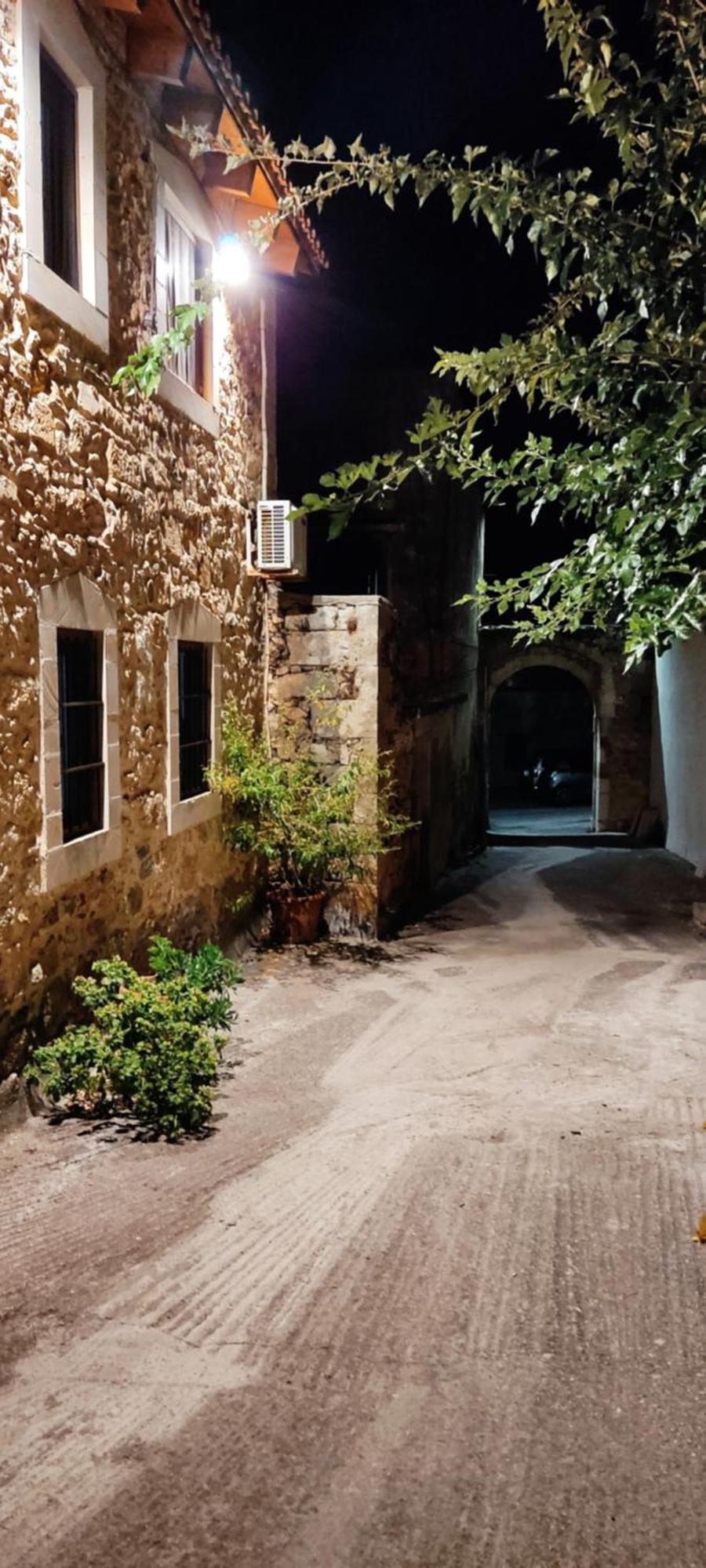 Villa Sofita With Tzakouzi Maroulás Exterior photo